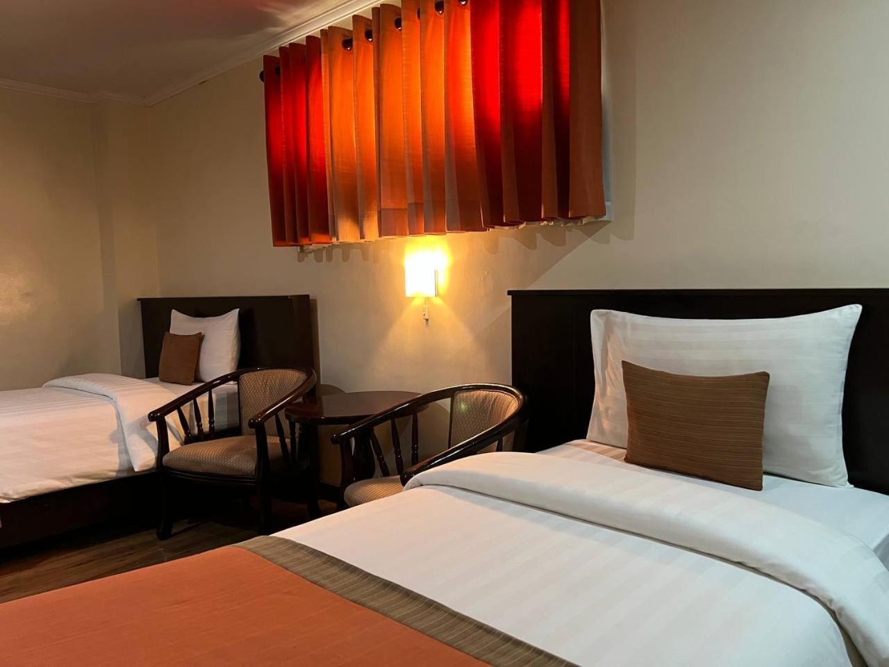 Subic Residencias Olongapo Bagian luar foto