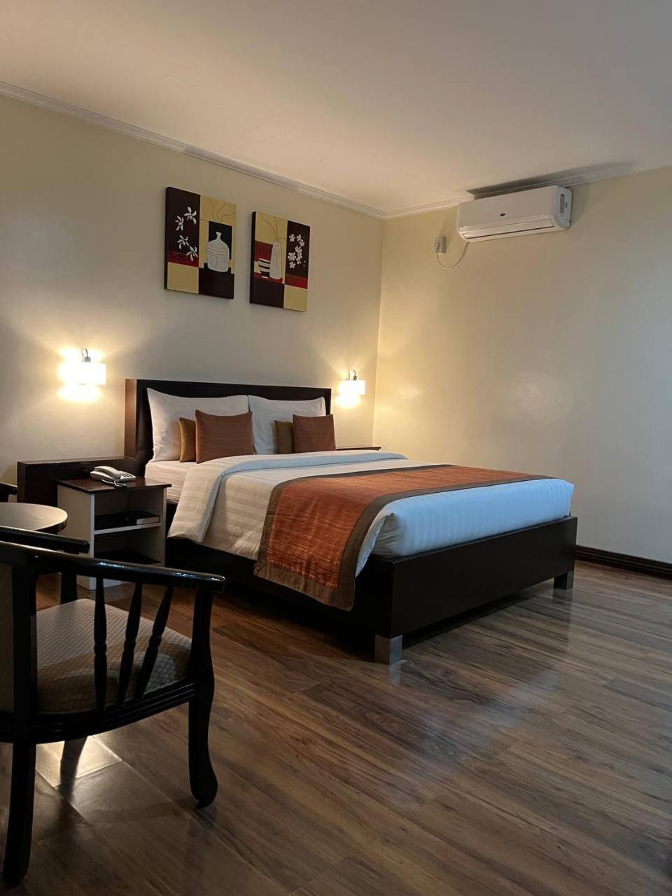 Subic Residencias Olongapo Bagian luar foto
