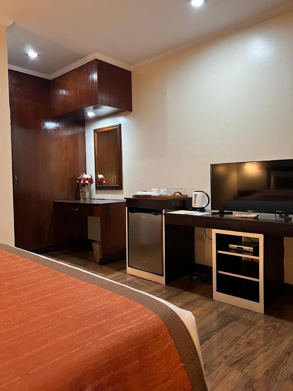 Subic Residencias Olongapo Bagian luar foto