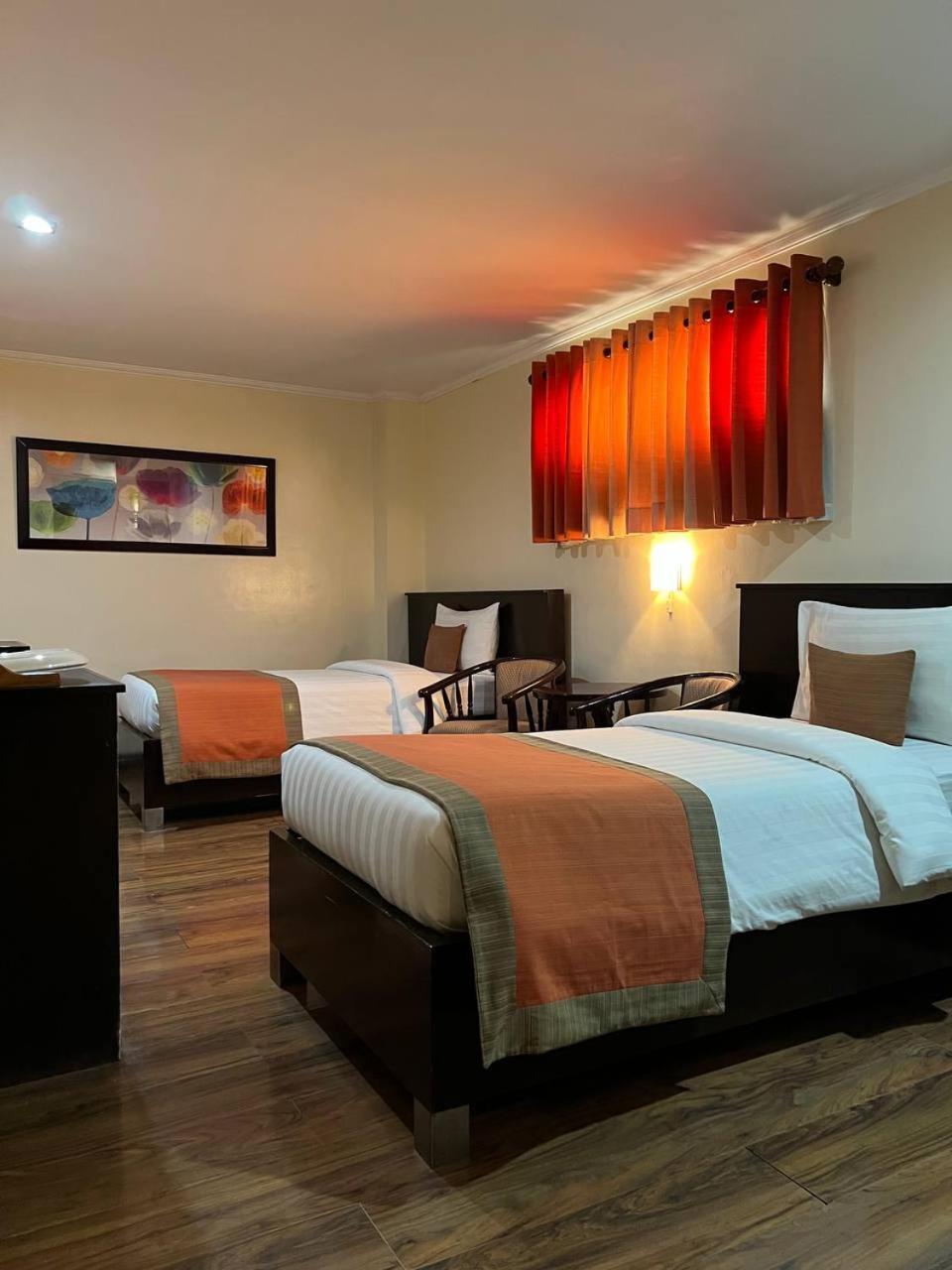 Subic Residencias Olongapo Bagian luar foto