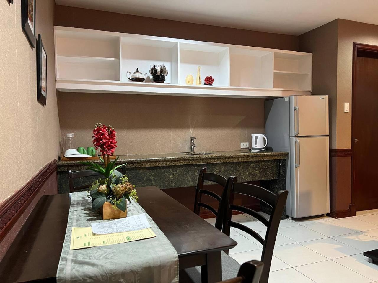 Subic Residencias Olongapo Bagian luar foto