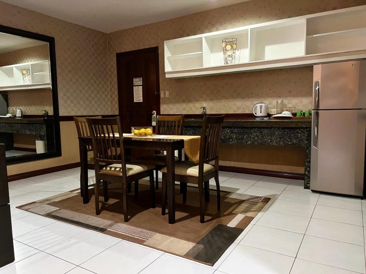 Subic Residencias Olongapo Bagian luar foto