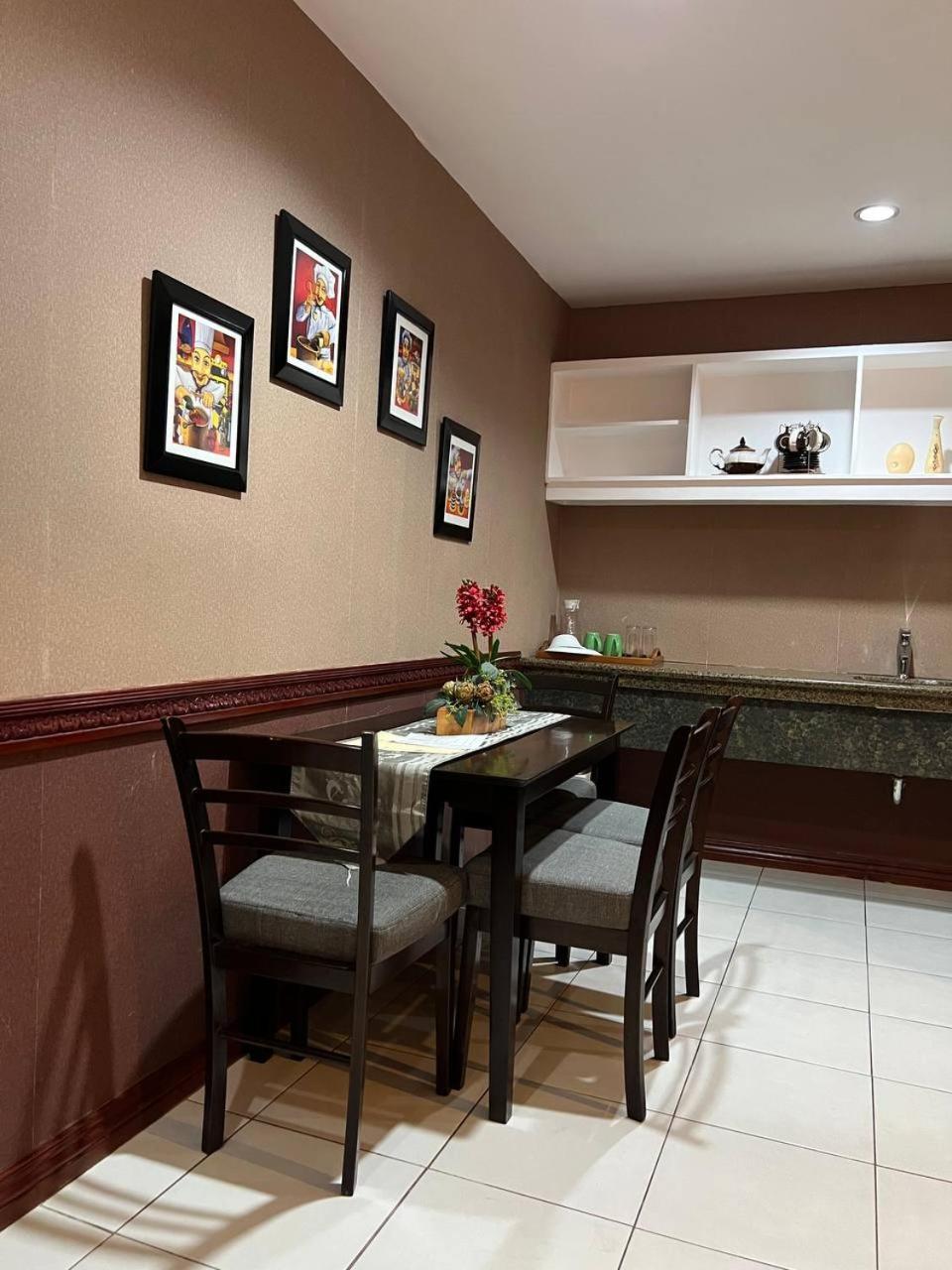 Subic Residencias Olongapo Bagian luar foto