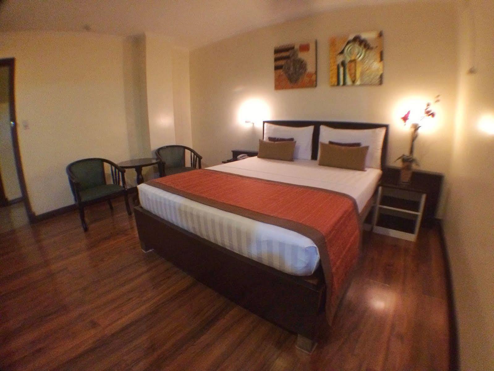Subic Residencias Olongapo Bagian luar foto