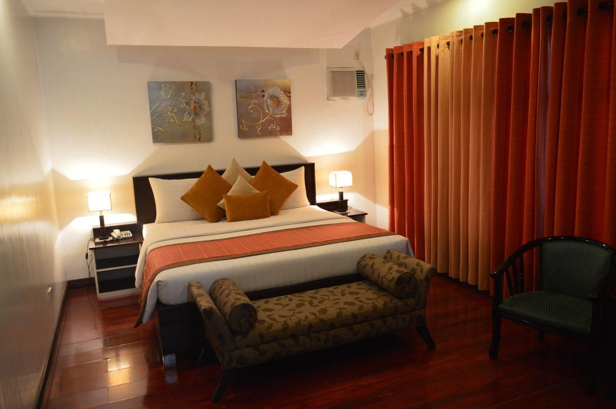 Subic Residencias Olongapo Bagian luar foto