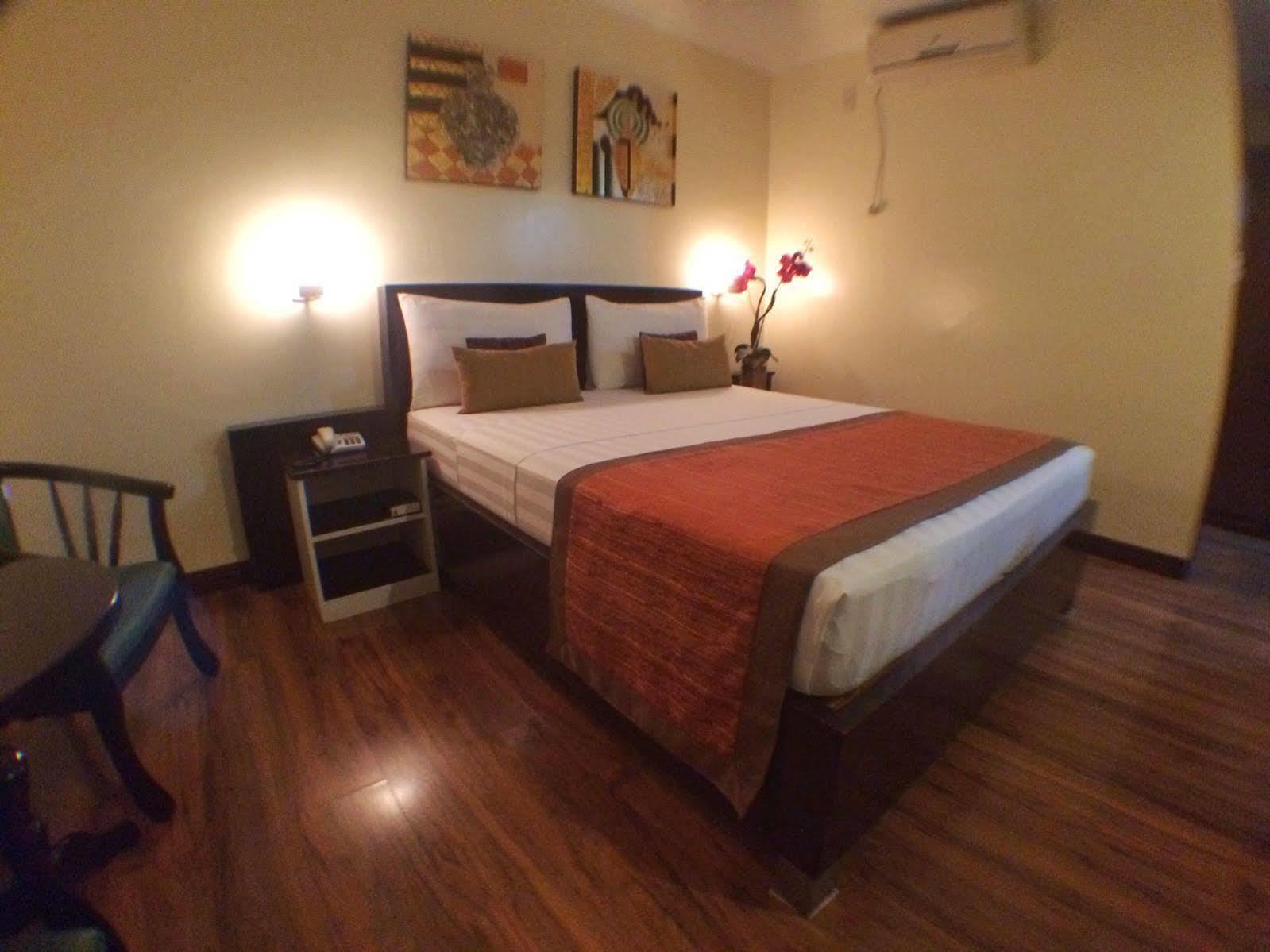 Subic Residencias Olongapo Bagian luar foto